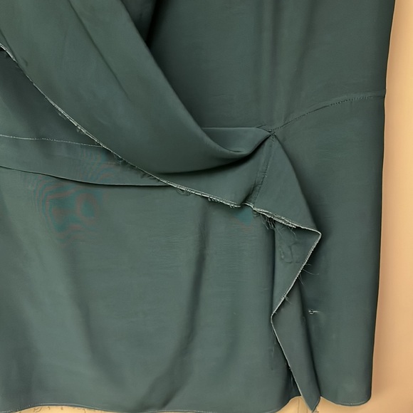 Marni Emerald green silk blouse. - Picture 3 of 7